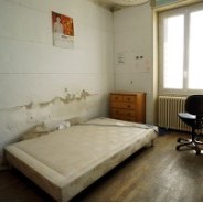 Une pièce dans un immeuble de rapport à Marseille, avant rénovation