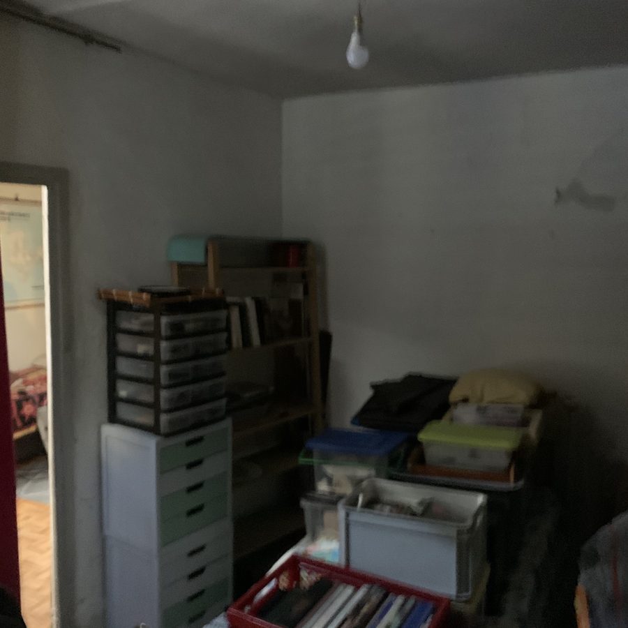 La chambre dans un T2 marseillais, avant rénovation